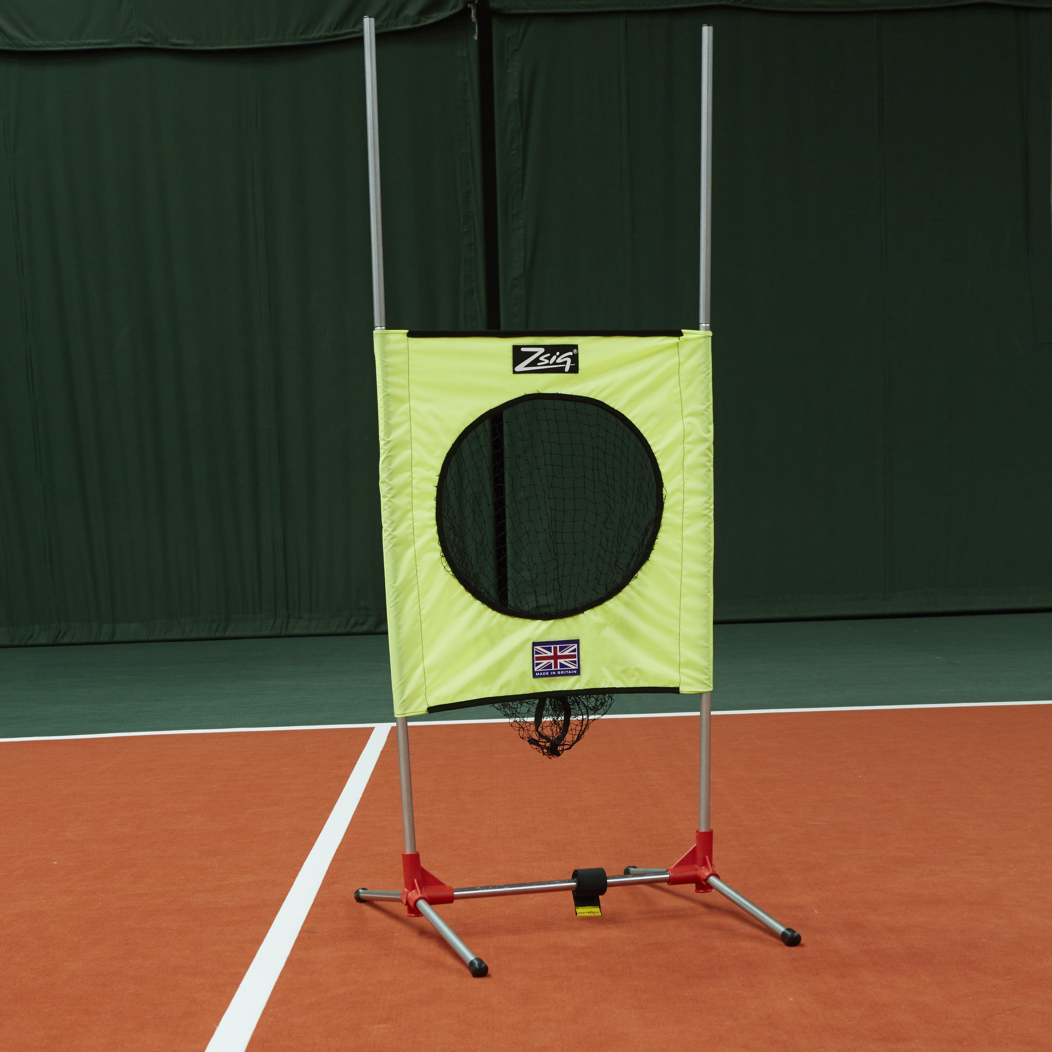 Zsig portable Target Trainer, target lowered, giving two target zones - central circle and between the poles.